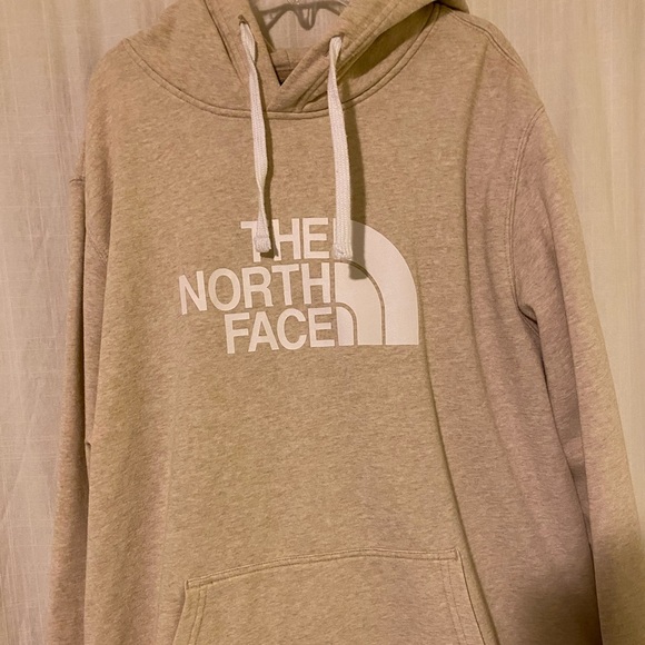 tan north face sweatshirt